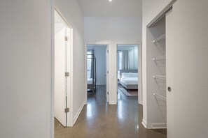 2 slaapkamers, een strijkplank/strijkijzer, wifi, beddengoed