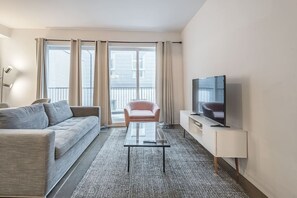 Living area - Luxury Old Montreal Suite with Soaring Ceilings (Montréal)