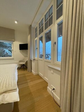 Deluxe Room Balcony | Silitysrauta/-lauta, ilmainen Wi-Fi