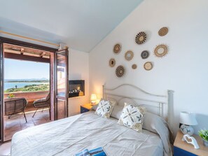 3 slaapkamers, een strijkplank/strijkijzer, wifi, beddengoed