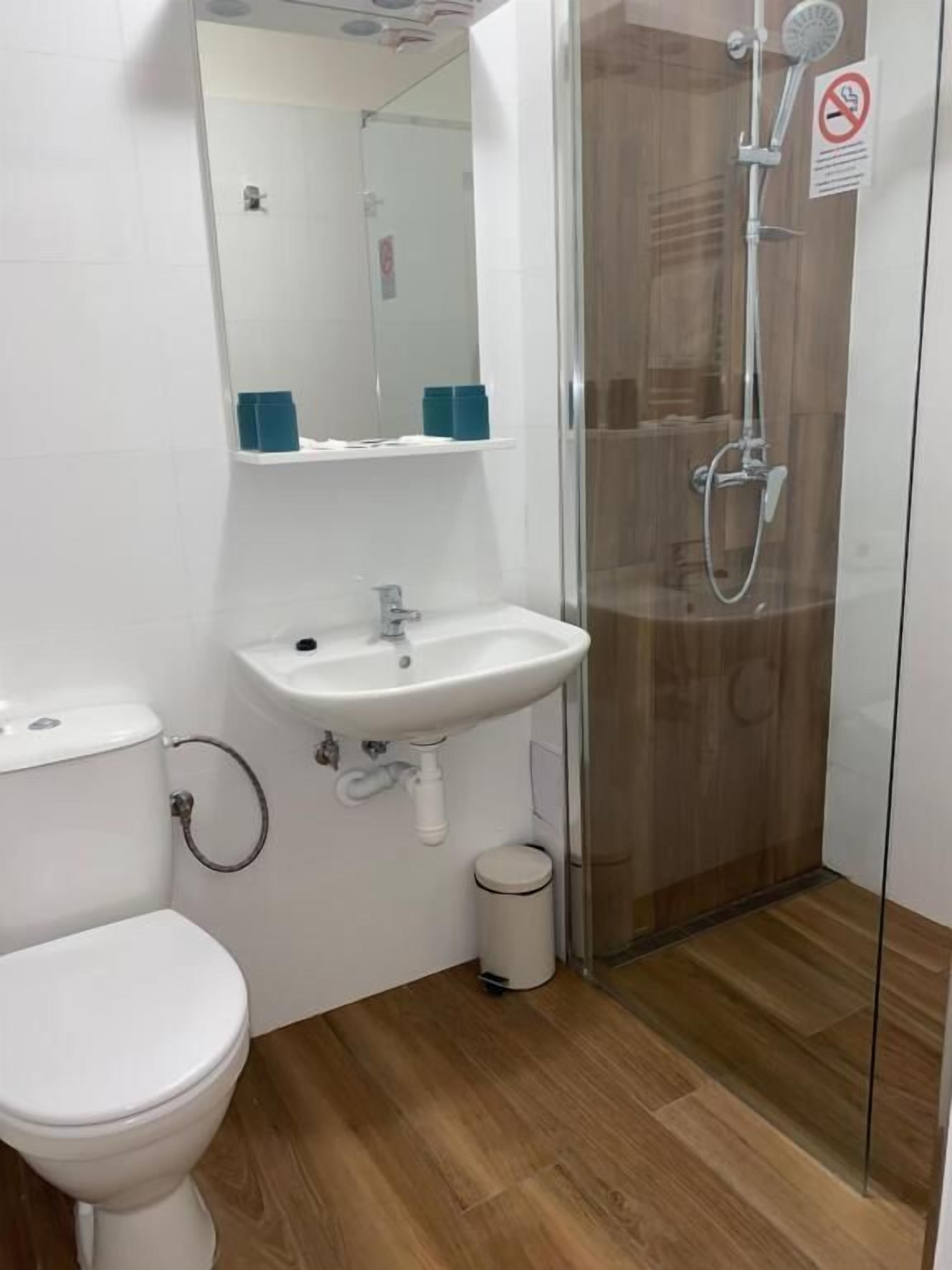 Economy Twin Room, City View, Annex Building | Bathroom