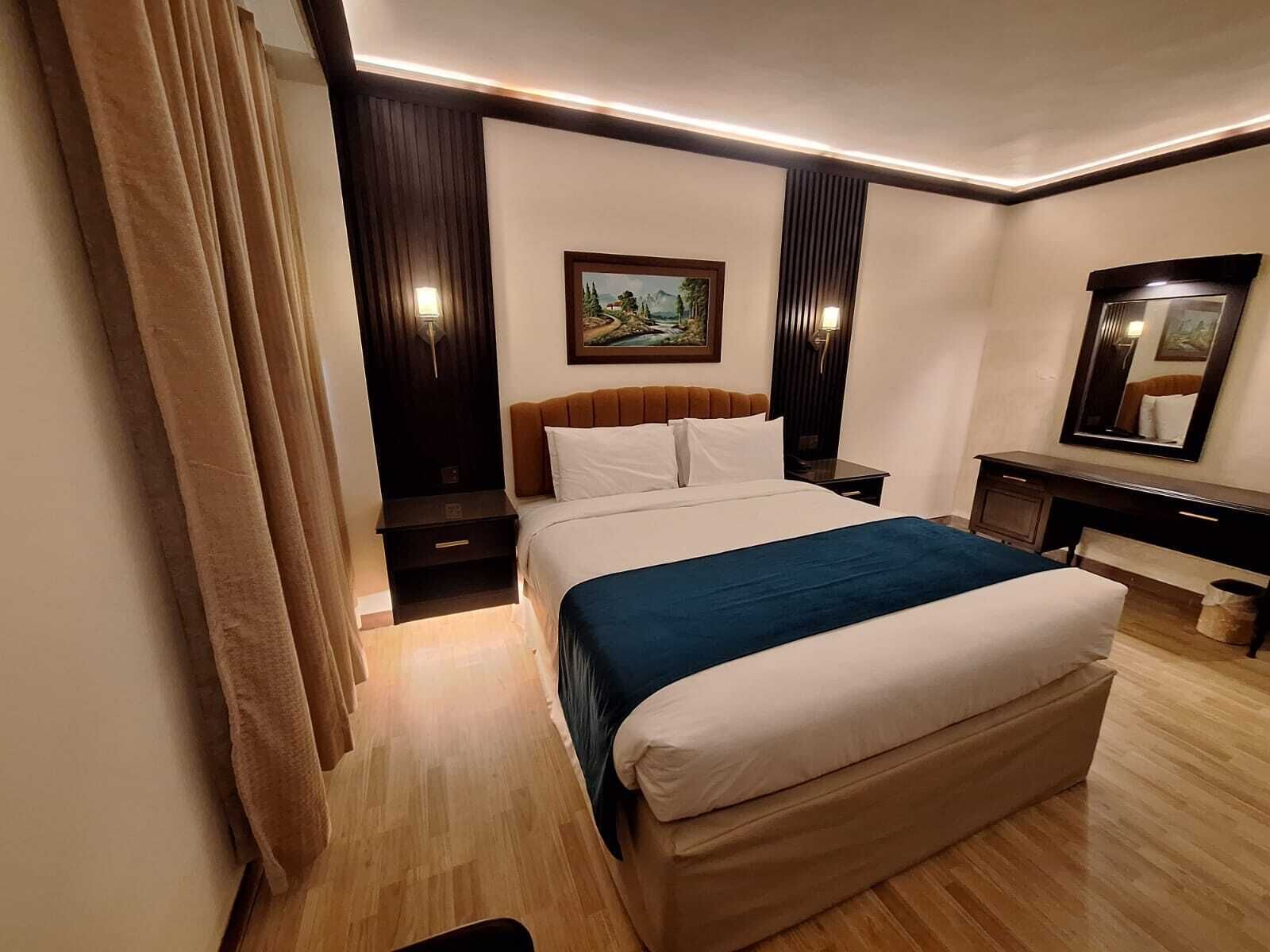 Desk, blackout curtains, iron/ironing board, free WiFi