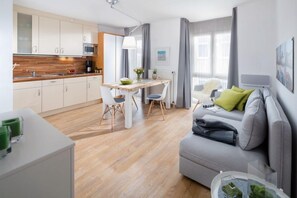 TV - Die Kogge - Holiday apartment no. 8 "Kleine Luise" (Norderney)
