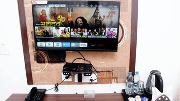 Dobbeltrom – deluxe, balkong, byutsikt | Innvendig