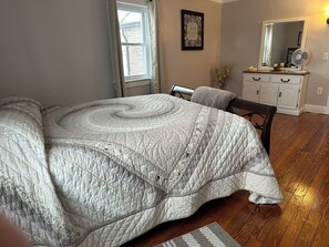 4 bedrooms, bed sheets