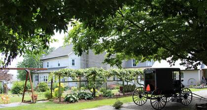 Lancaster County Amish Farm Stay - Near Kitchen Kettle Village in Intercourse