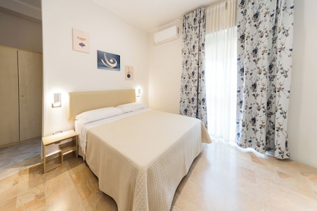 Bed sheets. Hotel Dalì near Pompei - Naples