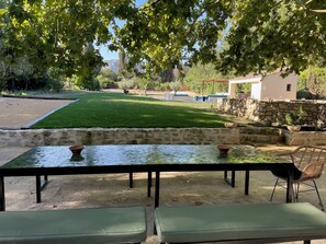 Outdoor dining - Le Mas des jours heureux  (Saint-Rémy-de-Provence)