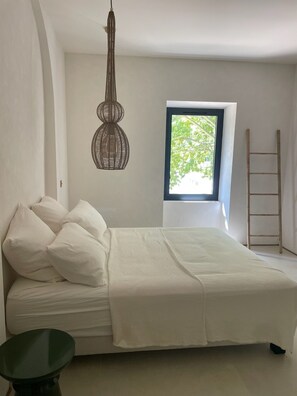 6 habitaciones, tabla de planchar con plancha, wifi y ropa de cama 