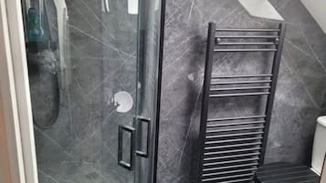 Dortoir Partagé, 1 chambre, vue jardin | Salle de bain