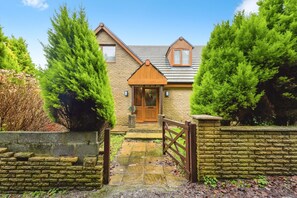 Shared Dormitory, 1 Bedroom, Garden View | Exterior - Room-cozy Hideaway on the Edge of Nature (Swansea)