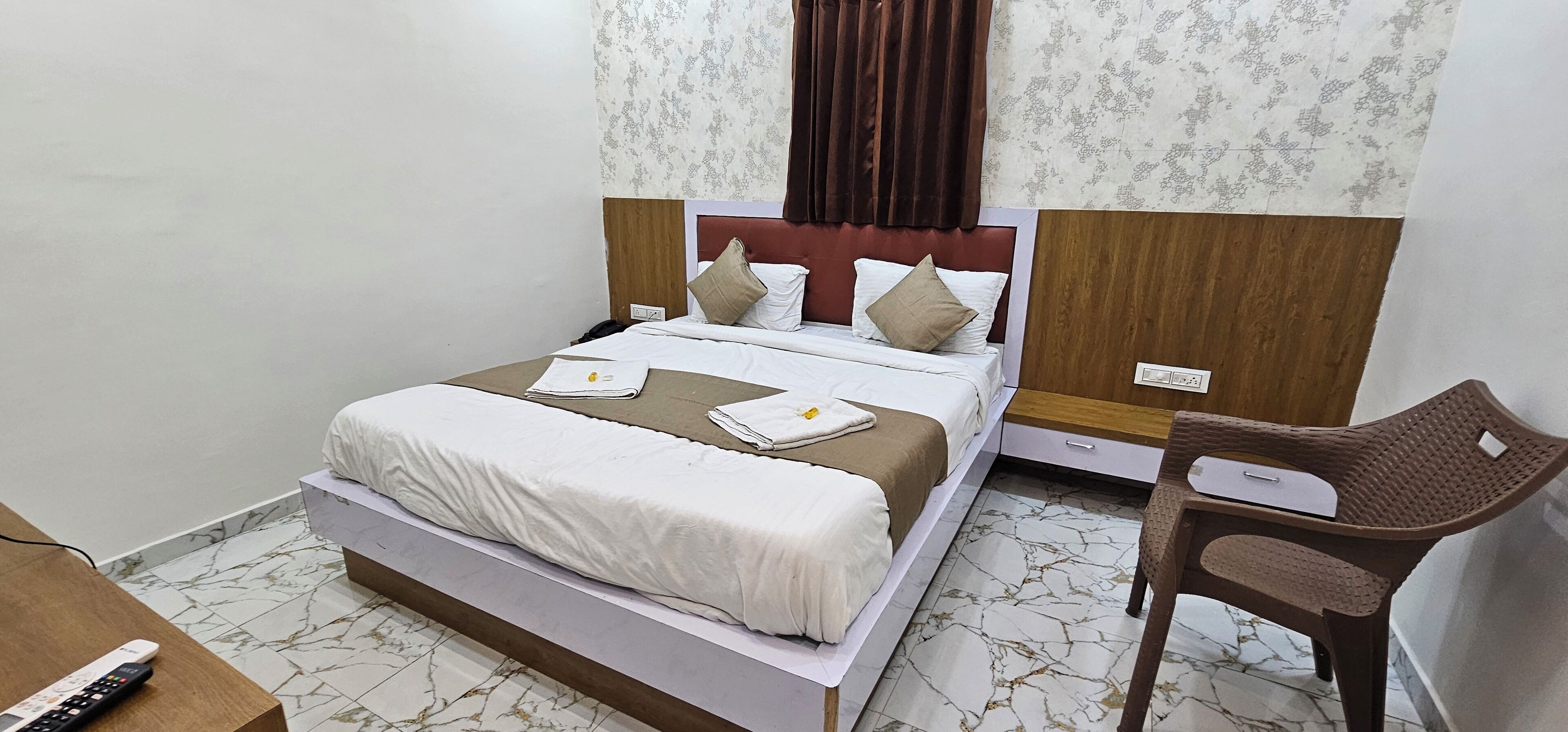 Escriptori i espai de treball apte per a portàtils 