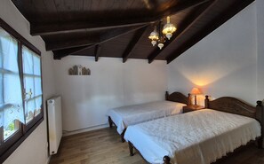 4 Schlafzimmer, Bügeleisen/Bügelbrett, Internetzugang, Bettwäsche