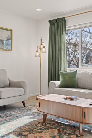 TV connectée, baby-foot, chaîne hi-fi