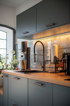 Fridge, oven, stovetop, dishwasher - Exclusive apartment - hayloft for 2 (Tating)