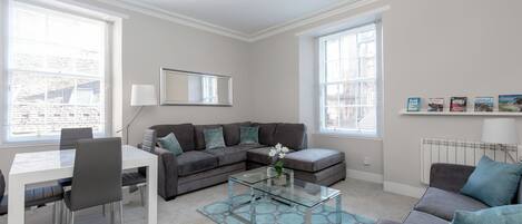 Apartamento | Área de estar | Smart TV 24 polegadas com canais digitais