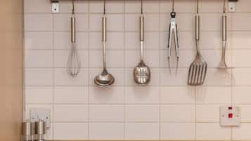 Apartamento | Cozinha privada | Geladeira, micro-ondas, fogão, cooktop
