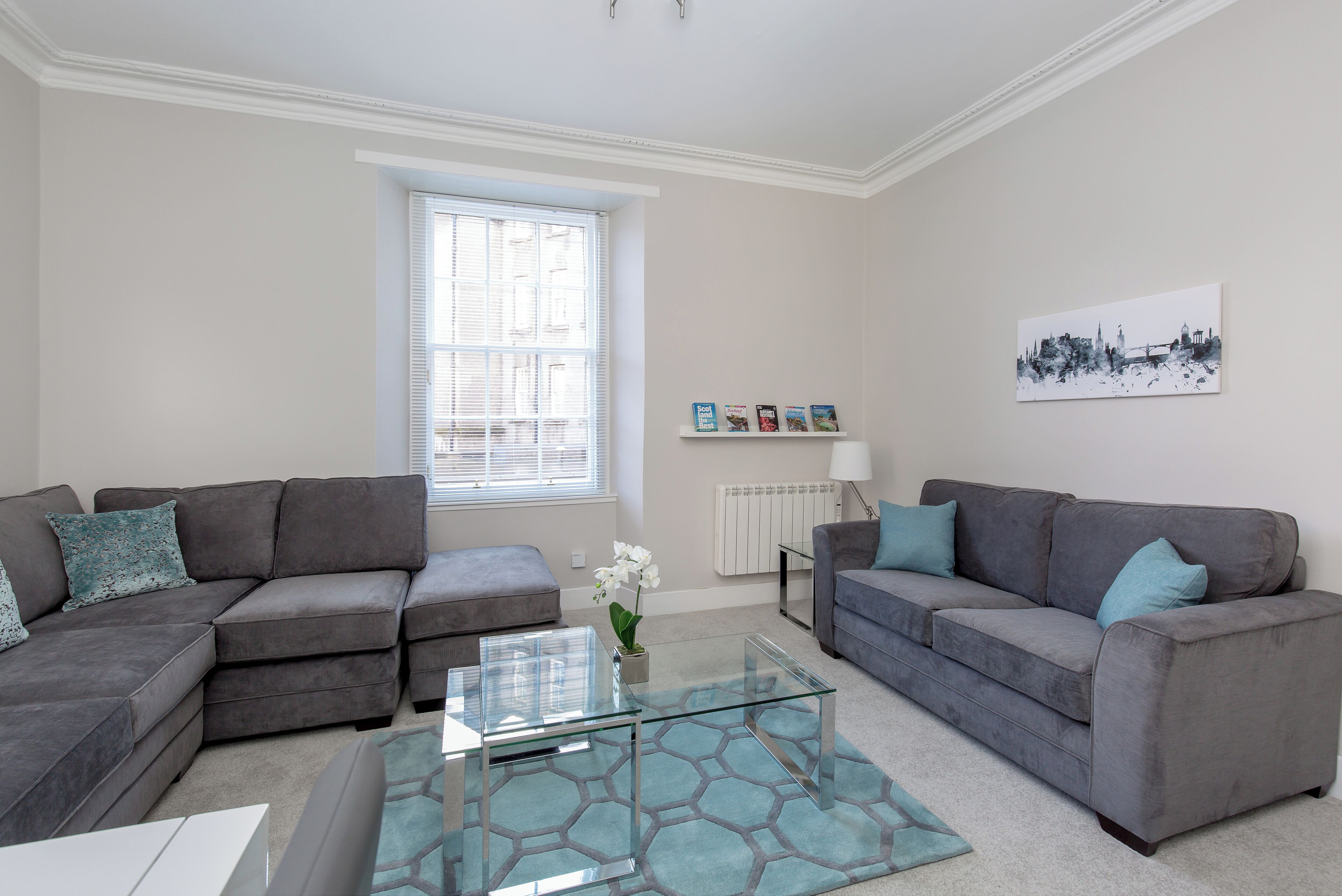 Apartamento | Zona de estar | Smart TV de 24 pulgadas con canales digitales