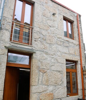 Exterior detail - Boavista Rustic House (Porto)