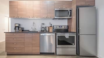 Comfort Condo, City View | Private kitchen