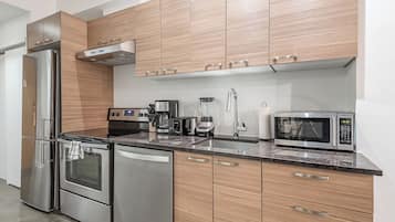 Superior Condo, City View | Private kitchen