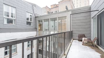 Deluxe Condo | Property grounds
