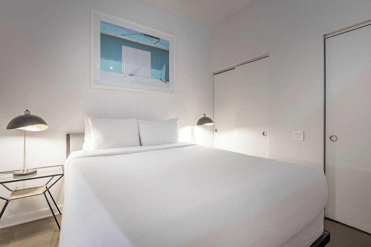 Comfort-huoneisto, kaupunkinäköala | Pimennysverhot, äänieristys, silitysrauta/-lauta, ilmainen Wi-Fi