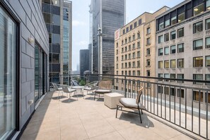 Luxury Penthouse, City View | Property grounds - LE PENNY LANE PAR DOJOSTAYS (Montréal)