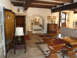Interior - Charming 15th-century Charentais house with Cluniac priory in grounds. (Cherves-Chatelars)