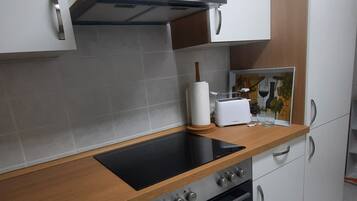 Kühlschrank, Ofen, Herdplatte, Geschirrspüler