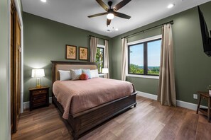 Tabla de planchar con plancha, cuna de viaje, wifi gratis y ropa de cama