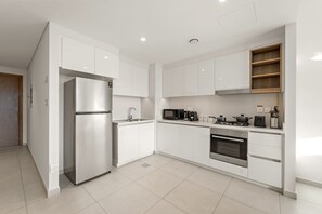 Private kitchen - FIRST CLASS | 2BR | Pool & Burj Khalifa View (Downtown)