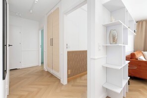 Interior - Spacious Apartment with Balcony | 2 Bedrooms | Parking. (Gdańsk)