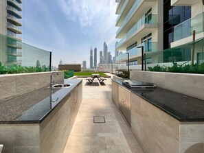 Outdoor dining - FIRST CLASS | 1BR| Luxury Bliss Near the Beach (Dubai Harbour)
