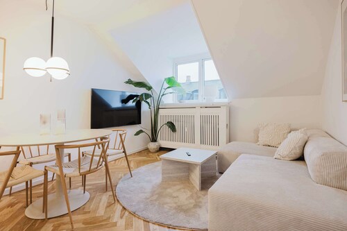 Stunning apartment by the lakes