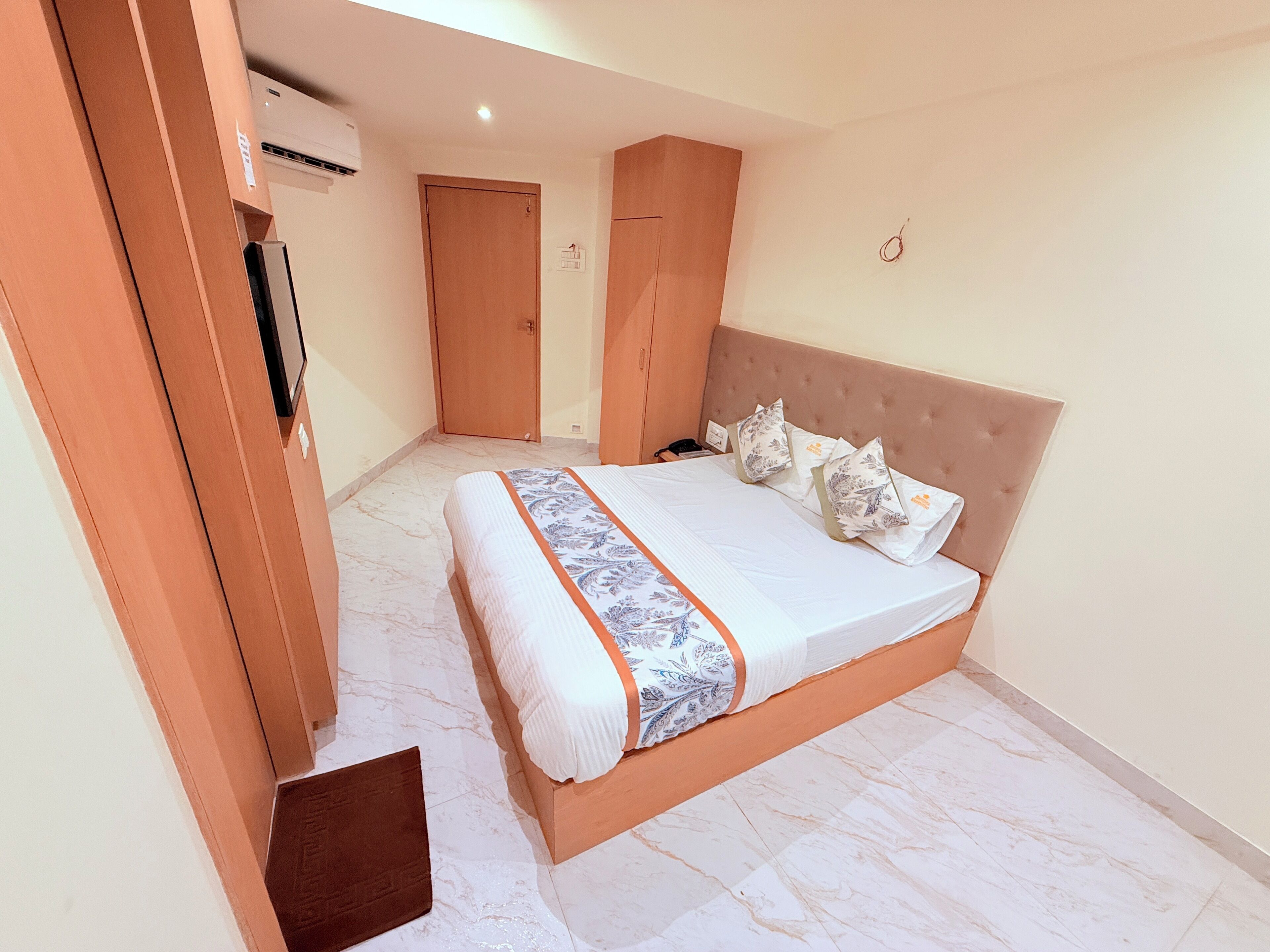 Deluxe Room | Premium bedding, memory-foam beds, laptop workspace, free WiFi