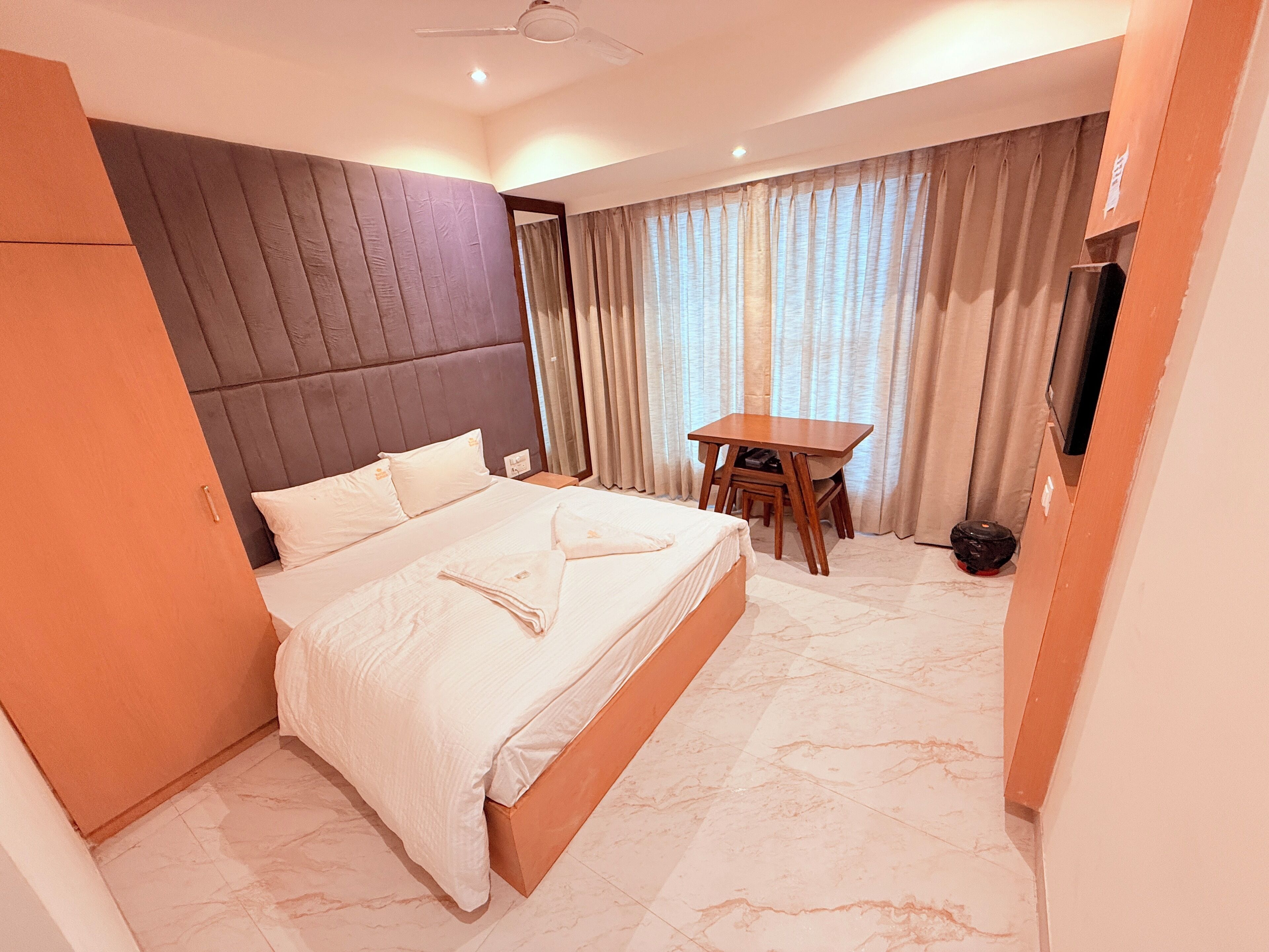 Deluxe Room | Premium bedding, memory-foam beds, laptop workspace, free WiFi