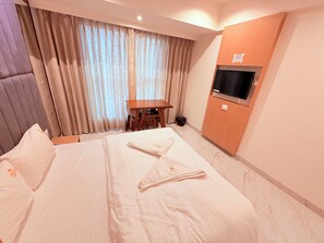 Deluxe Room | Laptop workspace, free WiFi - Hotel Zampex Executive  (Navi Mumbai)