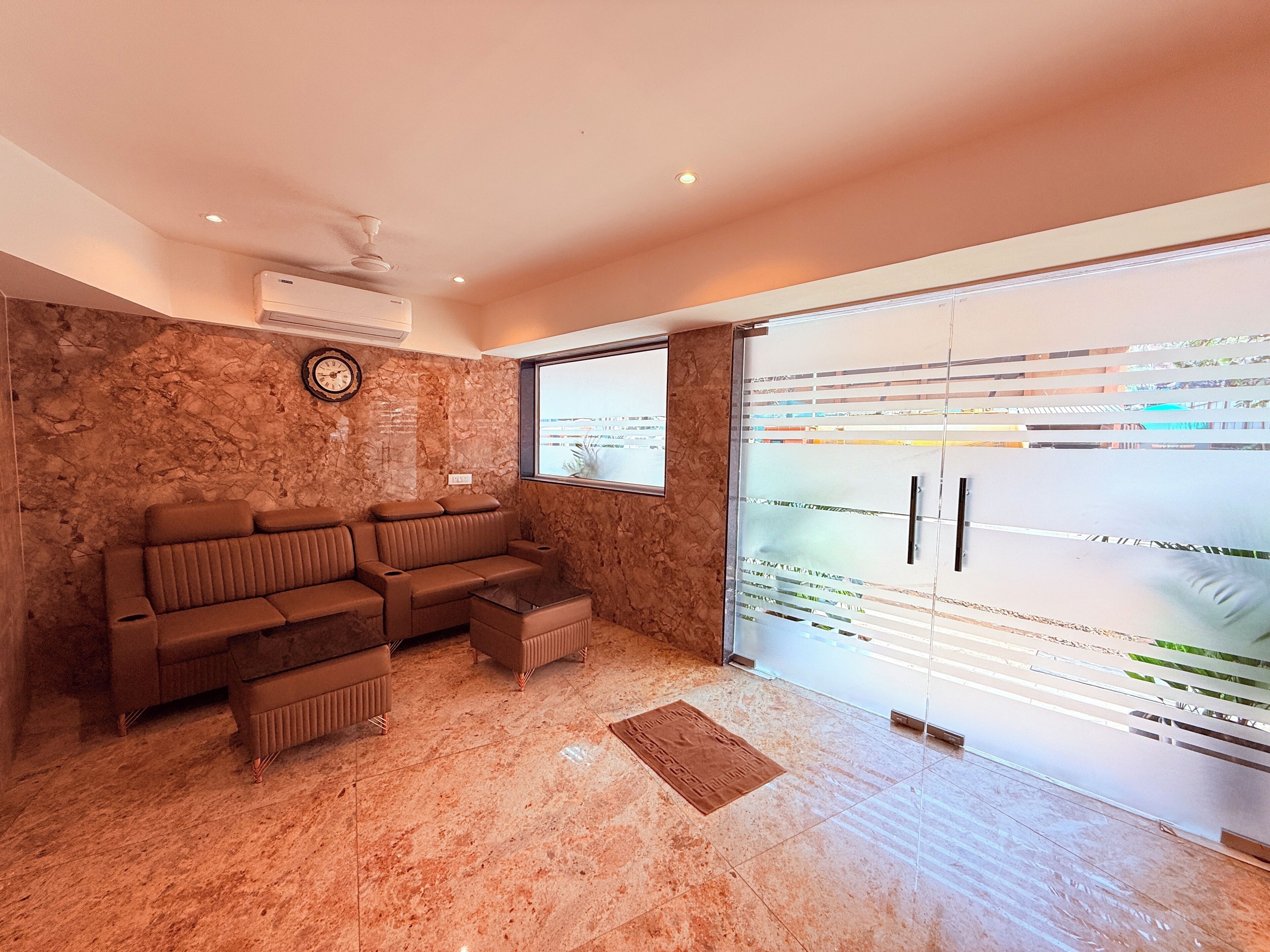 المنشأة من الداخل