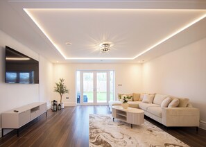 Smart TV - Beautiful 5 Bed House - Close to Windsor Castle! (Windsor)