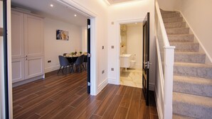 A modern interior with a dining area, kitchen, and staircase. - Beautiful 4 Bed House - Close to Windsor Castle! (Windsor)