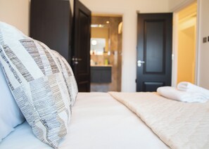 5 chambres, fer et planche à repasser, Wi-Fi gratuit, draps fournis