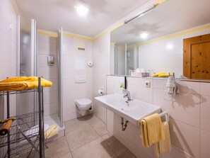 Apartment | Bathroom - Ferienwohnung Sammareier Gutshof in Bad Birnbach (Bad Birnbach)