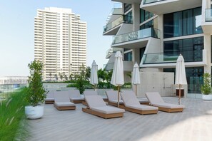 Outdoor pool - Luxury Apartment - Private Balcony Pool (Dubai)