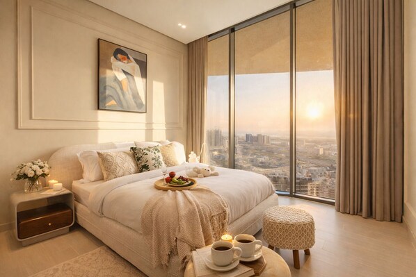 Apartamento luxo, sacada, vista para a cidade | Cofres nos quartos, cortinas blackout, ferros/tábuas de passar roupa