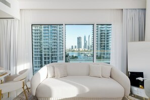 Appartement « Premier », 1 chambre, balcon, vue partielle sur la mer | Coin séjour