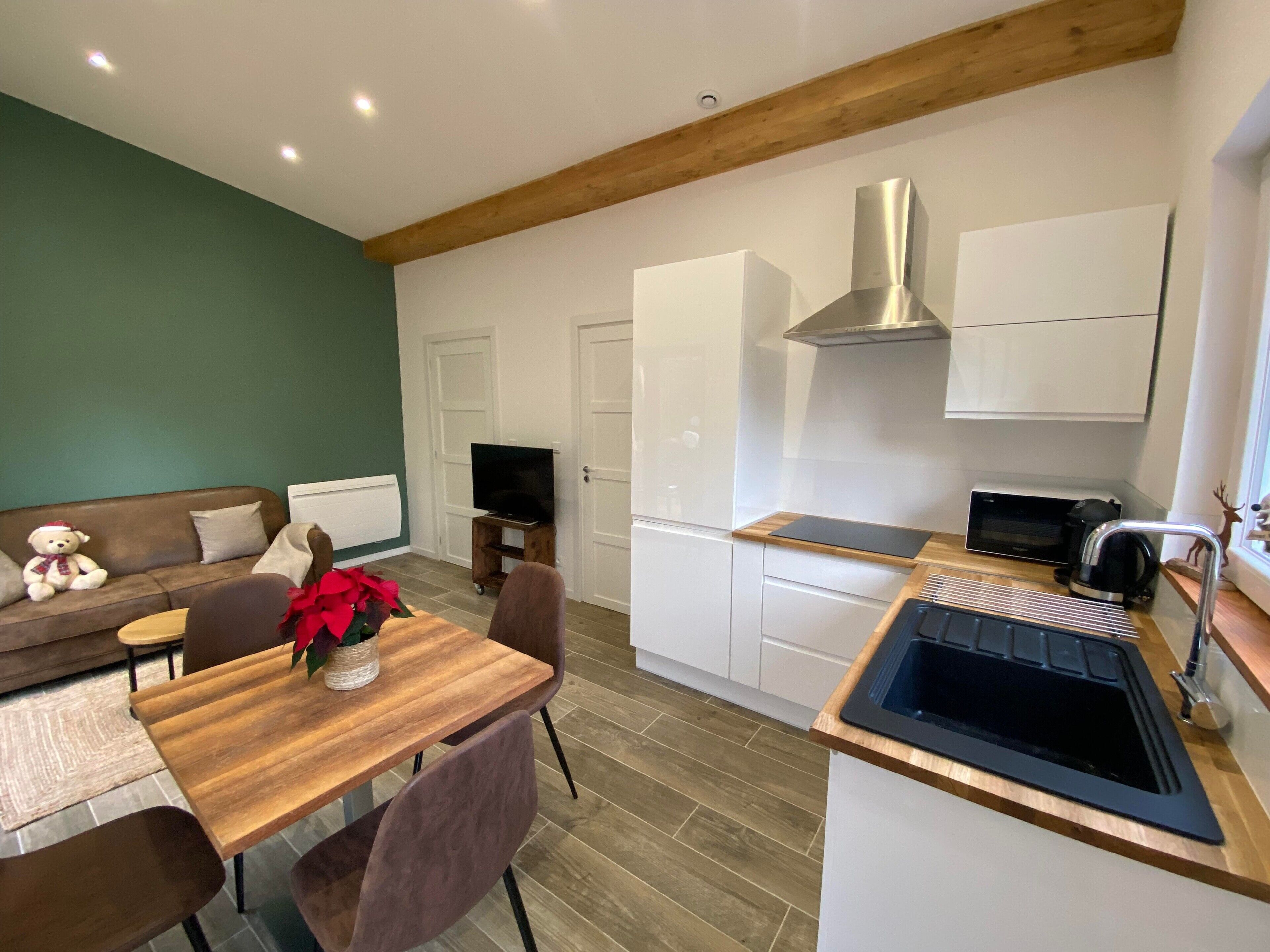 Køleskab, mikrobølgeovn, kogeplade, kaffe-/temaskine