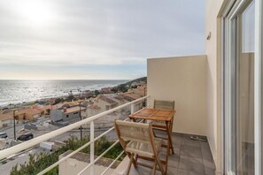 Outdoor dining - SURFinn Figueira Da Foz (Buarcos)