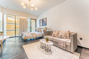 In-room safe, iron/ironing board, free WiFi, bed sheets - Tranquil Studio with City View, O10 Building (Dubai)