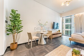 Dining - Tranquil Studio with City View, O10 Building (Dubai)